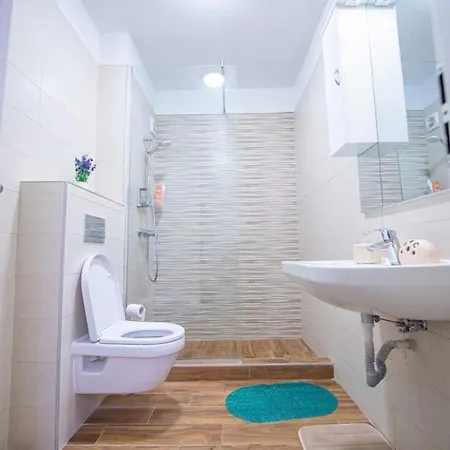 Two Steps Apartment *