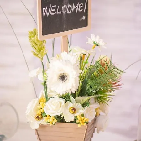 Two Steps Apartment 아파트 *