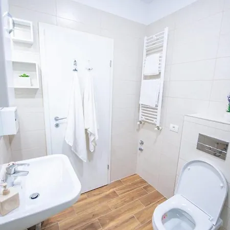 아파트 Two Steps Apartment